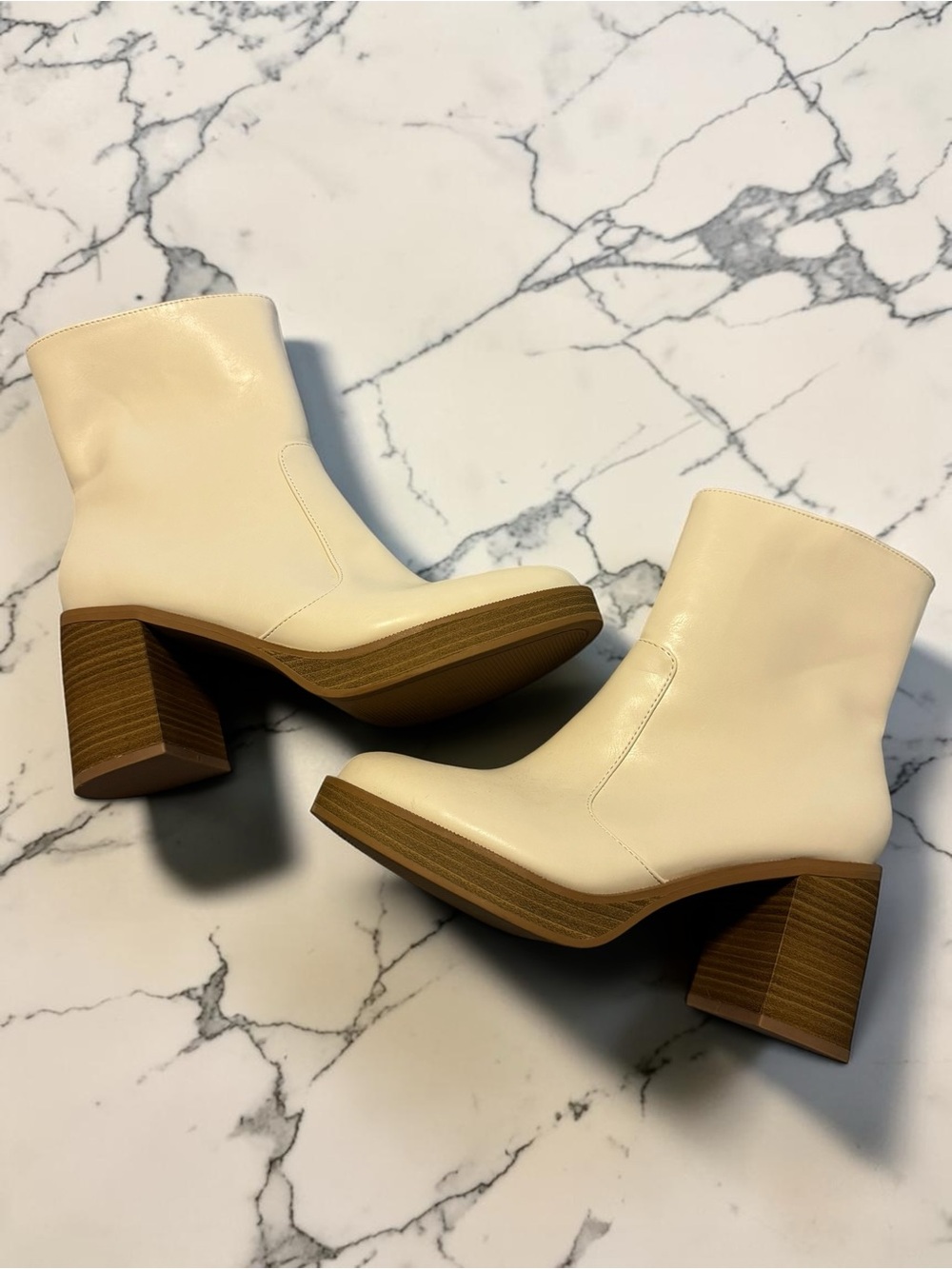 ✨Universal Thread Cream Leather Block Heel Ankle Boots✨